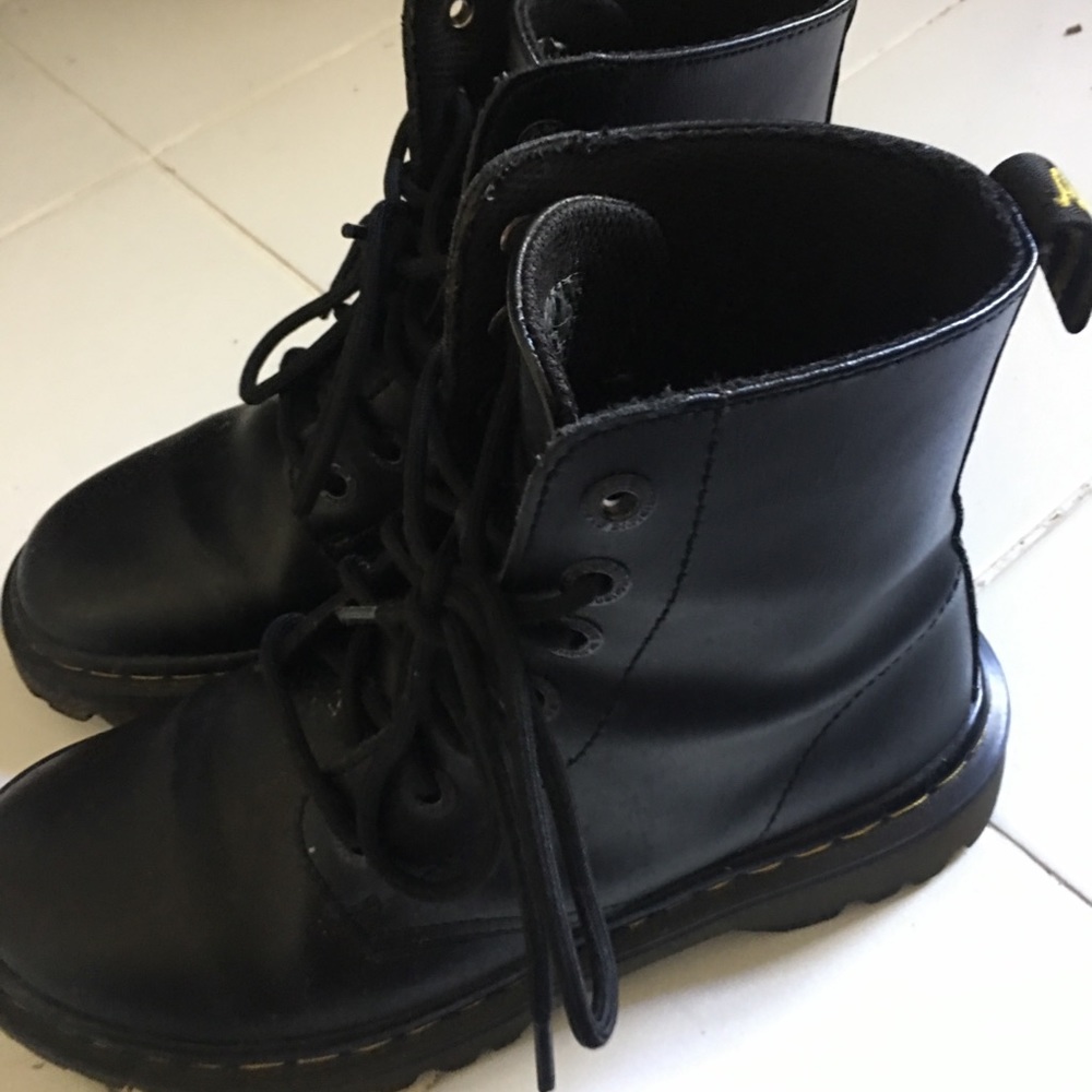 DR MARTEN BOOTS